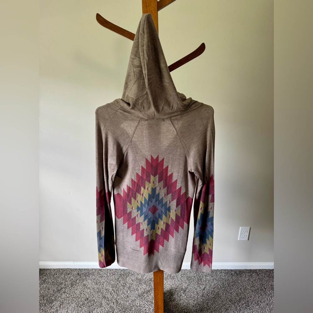 Enti Glamour V-Neck Knit Sweater in Taupe Multicolor Aztec Print Sz Small - Picture 9 of 9